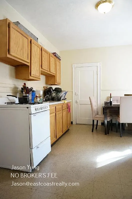 Studio, 450 sqft, $2,325 — Photo 3