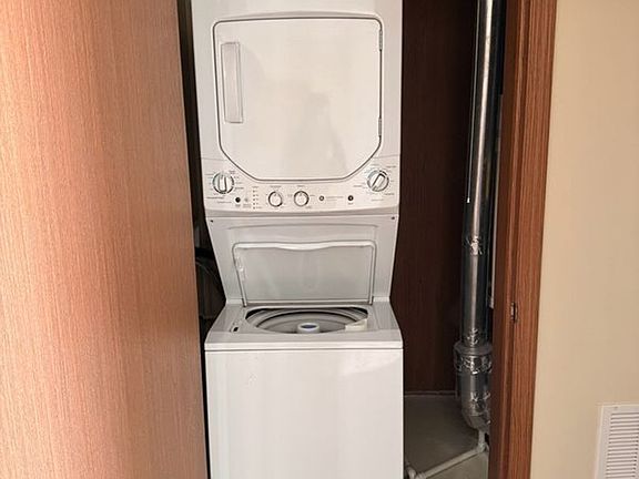 5th image of 805 SE Gateway Dr APT 310