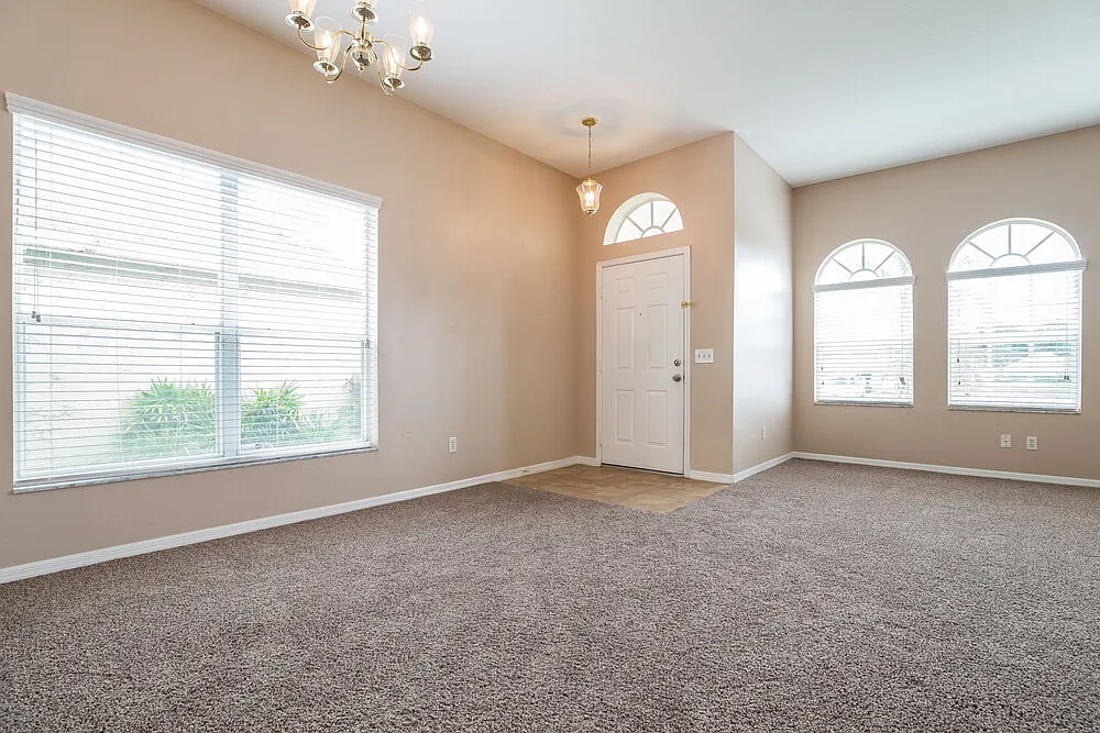 4 bed, 2.0 bath, 1910 sqft, $2,620 — Photo 2