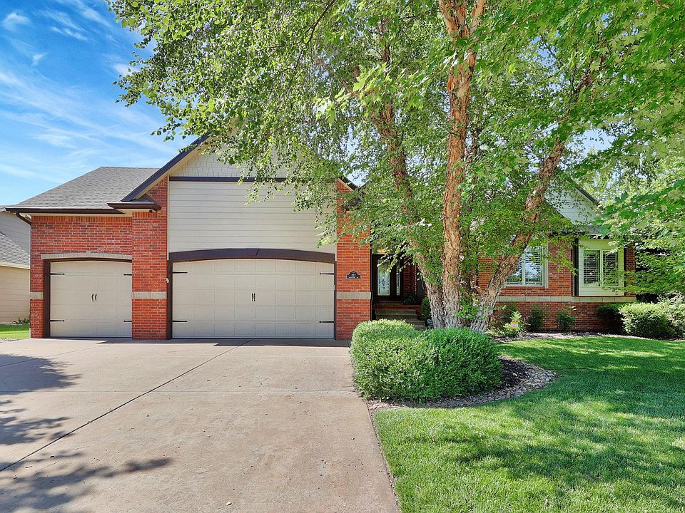 1st image of 833 E Woodstone Dr