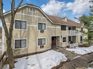 2 Foxwood Dr BLDG 2 #E, Morris Plains Boro, NJ 07950