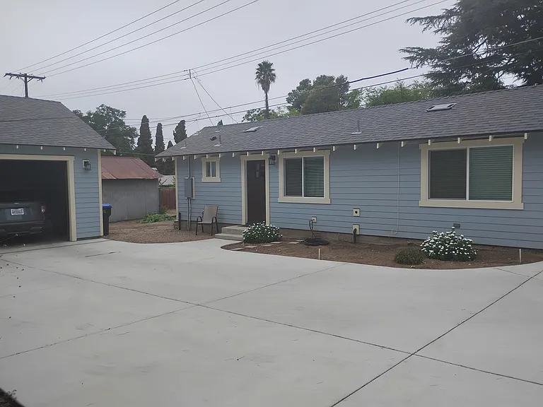 981 N San Gorgonio Ave — Photo 2