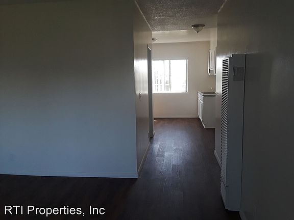 4th image of 10302 Doty Ave APT 18
