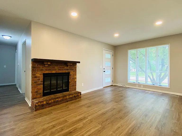 712 NW Linden St — Photo 6