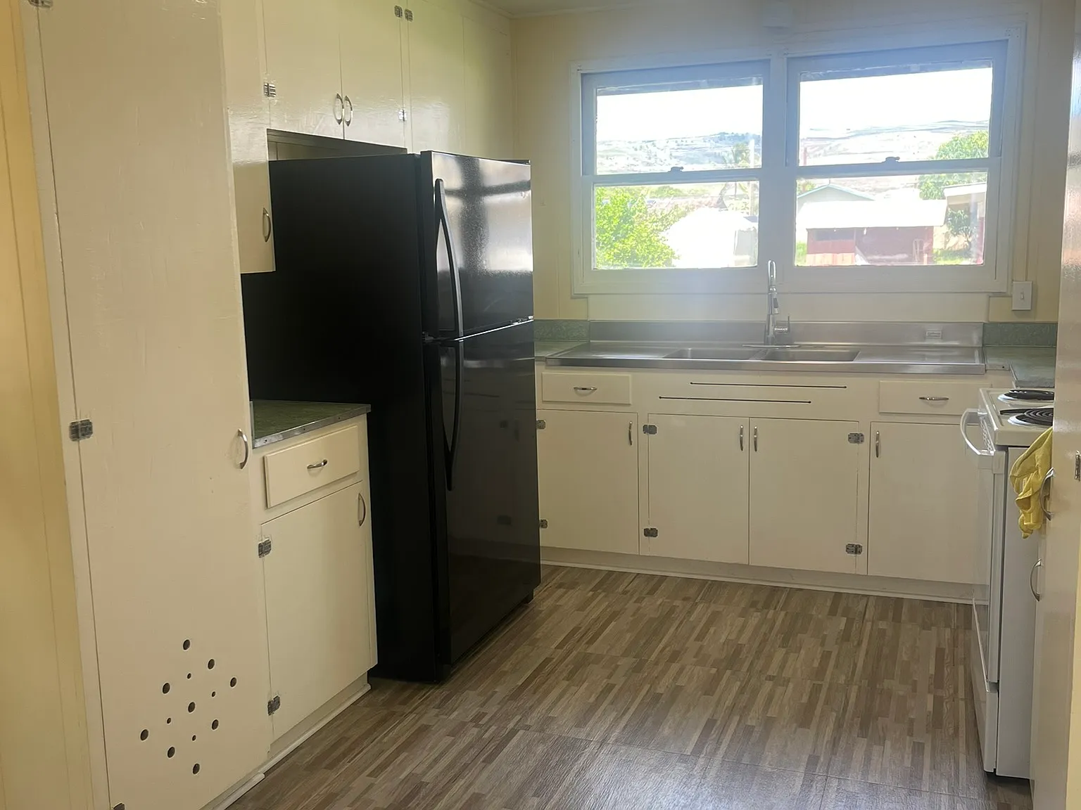 3 bed, 1.5 bath, 912 sqft, $3,500 — Photo 3