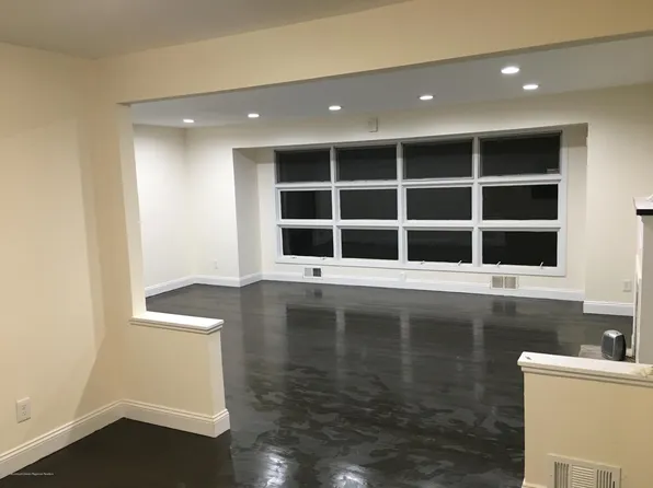 890 Red Oaks Dr, Long Branch, NJ 07740