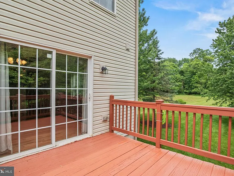 133 Vernon Ct — Photo 8