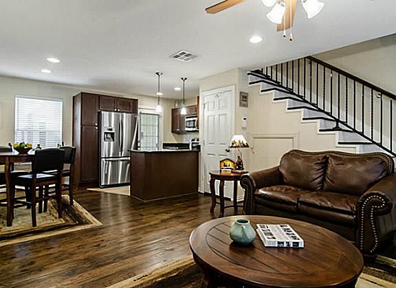 4th image of 4747A Bradford Dr