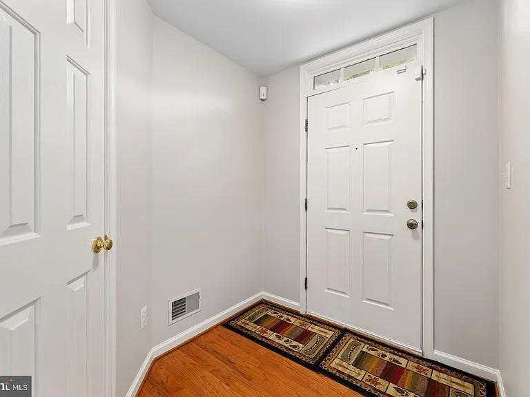 13700 Barksdale Dr — Photo 4