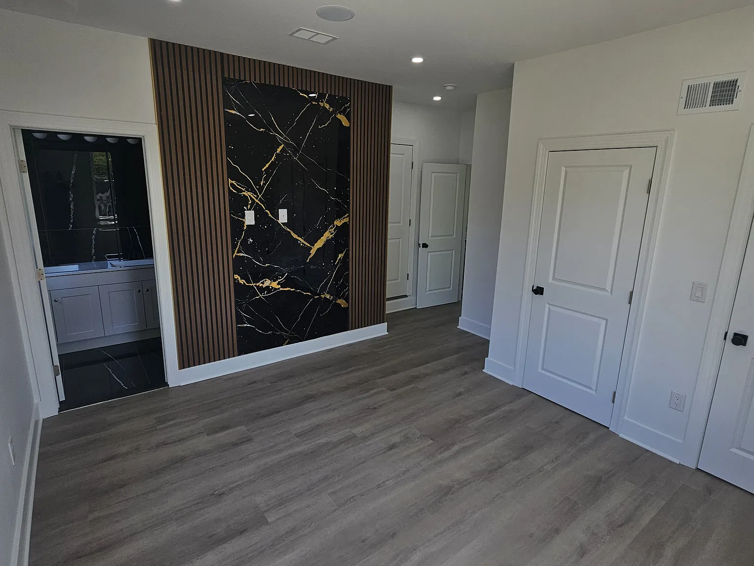 2370 Randolph St — Photo 4