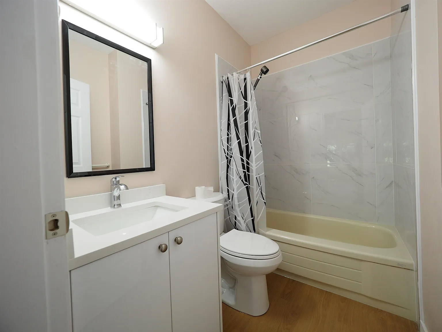 Studio, 250 sqft, $1,800 — Photo 4