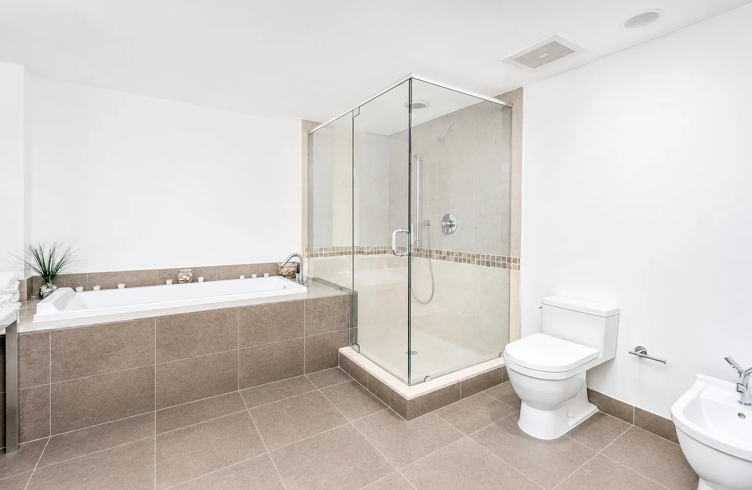 2 bed, 1450 sqft, $5,200 — Photo 3