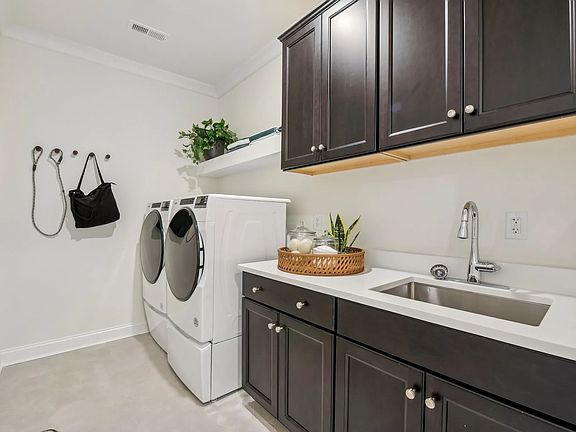 Logan Model Laundry, Windell Woods