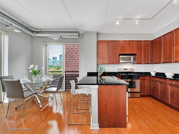 5th image of 873 N Larrabee St APT 402