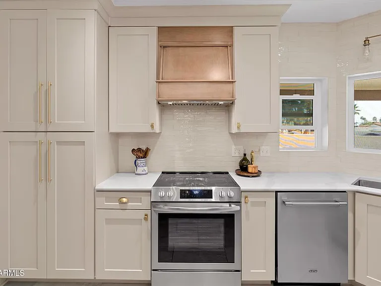 9211 S 47th Pl — Photo 3