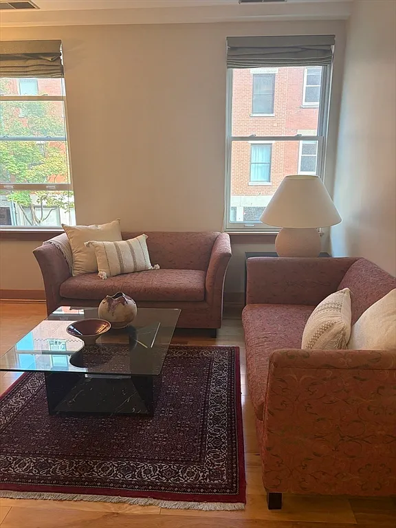 2 bed, 2.0 bath, 879 sqft, $5,000 — Photo 4