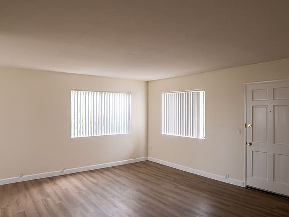 3rd image of 4545 Edgeware Rd #1-7