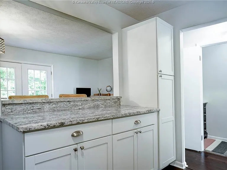 225 Walker Dr — Photo 7