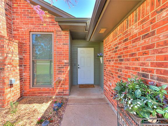 2nd image of 13632 Oak Hill Dr