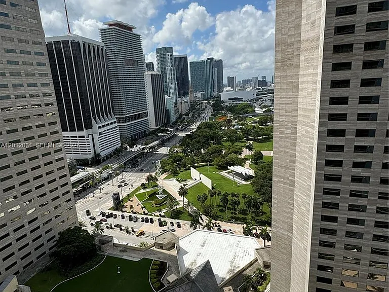 335 Biscayne Blvd #2900 — Photo 40