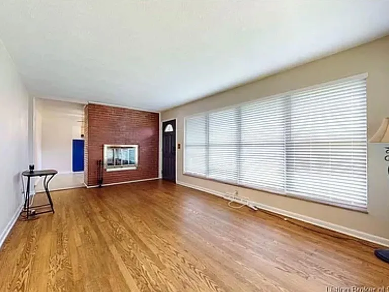 9200 Walnut St — Photo 3