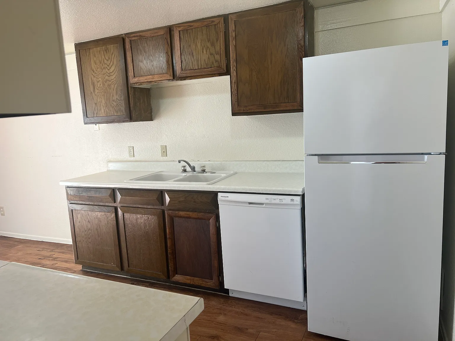 1 bed, 900 sqft, $1,200 — Photo 3