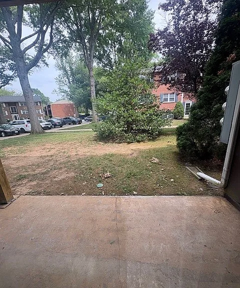 Hickory Hills Condominiums — Photo 24