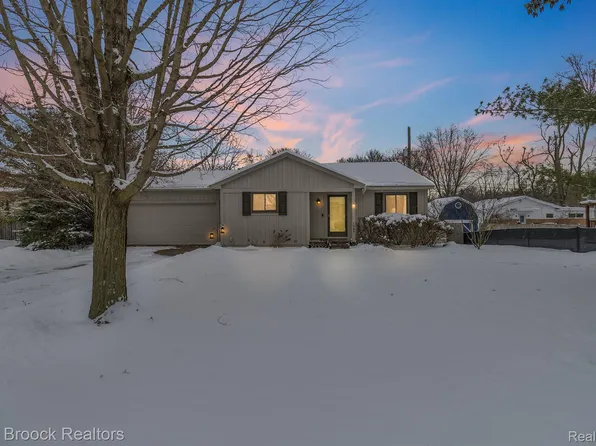 1587 S Maddox St E, West Bloomfield, MI 48324