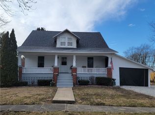 301 Michigan St, Hindsboro, IL 61930