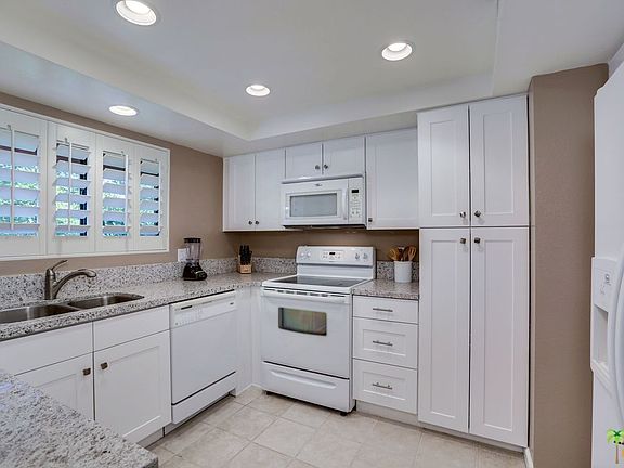 3rd image of 255 Avenida Granada #325
