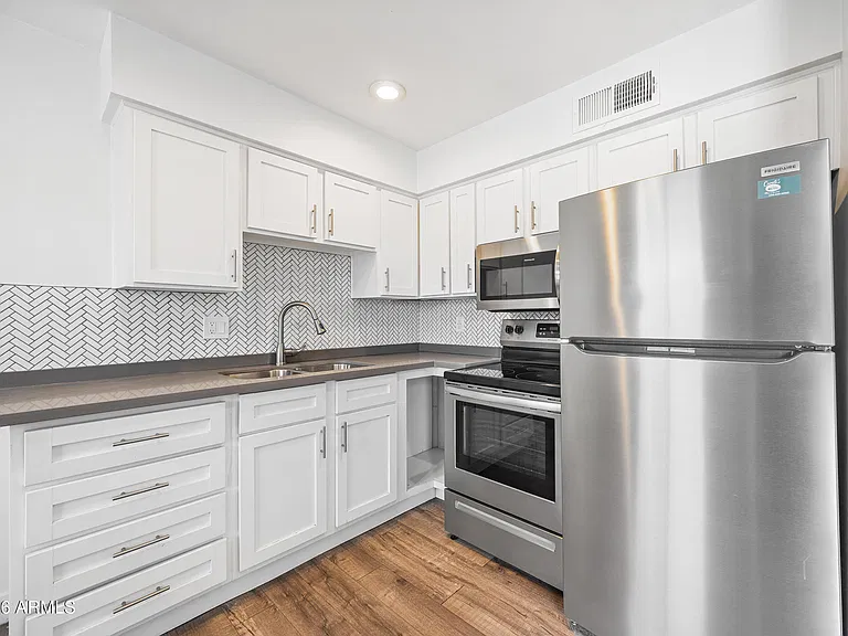 3131 E Fairmount Ave #3135 — Photo 7