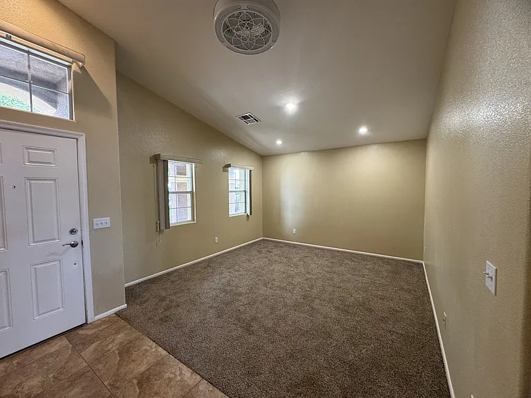 3411 Rosewood St — Photo 5