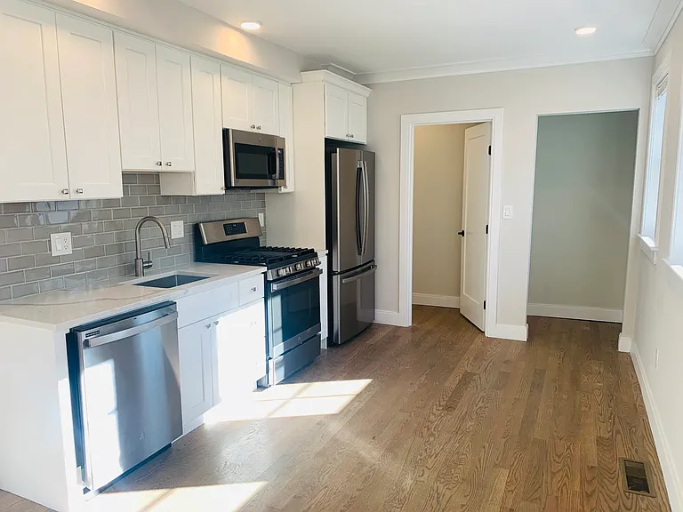 8 Rush St #2 — Photo 3