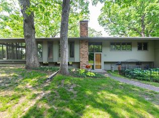521 Varner Cir, Golden Valley, MN 55427