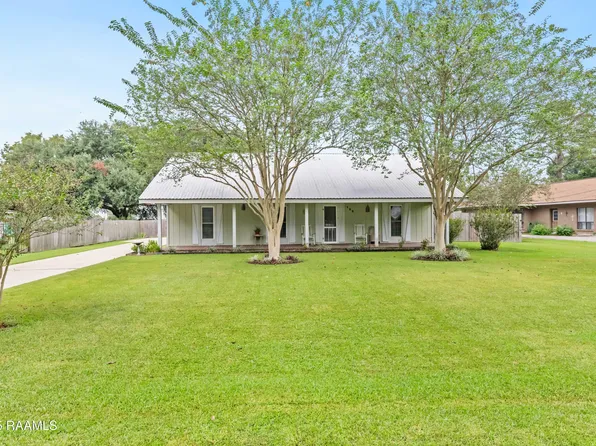 132 Plantation Dr, New Iberia, LA 70563