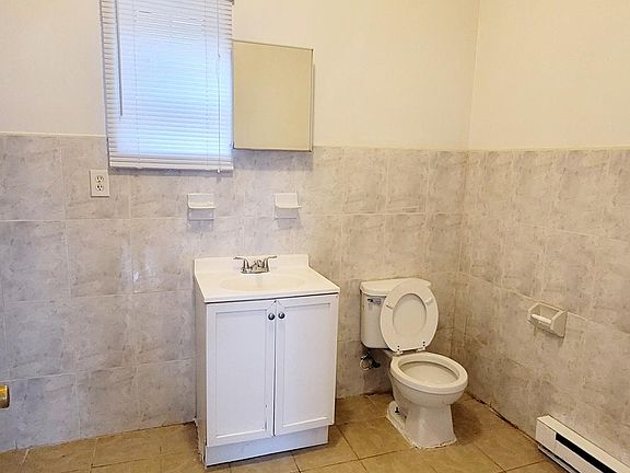 2nd image of 2902 Barton Ave APT 2