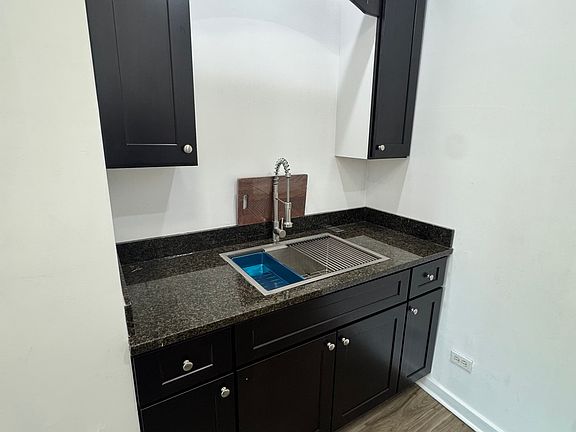 3rd image of 5001 W Ferdinand St #1