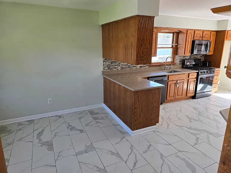 21 Stanton Ave — Photo 3