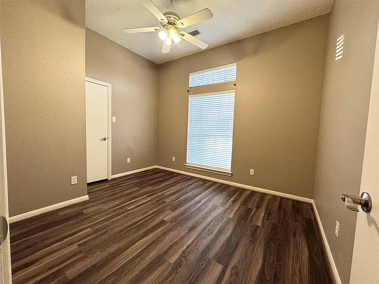 4006 Hunnington Dr — Photo 29