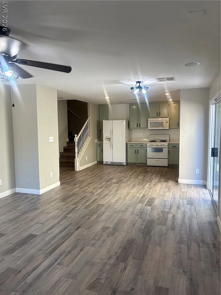 3 bed, 2.5 bath, 1266 sqft, $1,850 — Photo 2