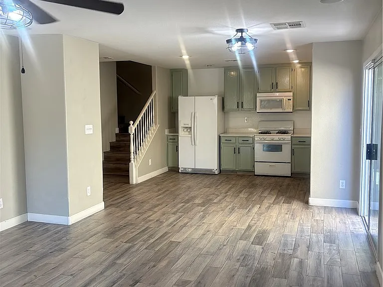 575 Primrose Hill Ave — Photo 3