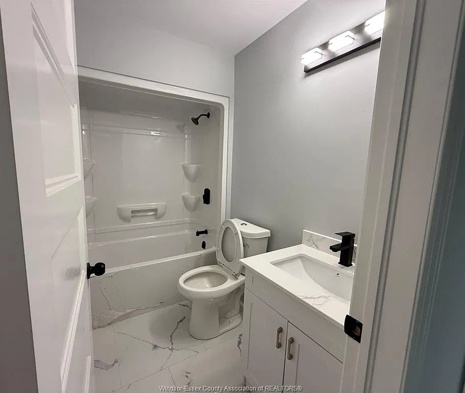 2 bed, 1070 sqft, $1,900 — Photo 2