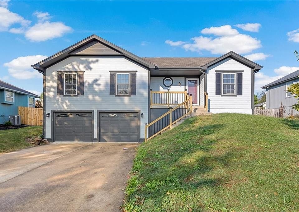 1st image of 808 SW Country Hill Dr