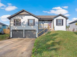 808 SW Country Hill Dr, Grain Valley, MO 64029