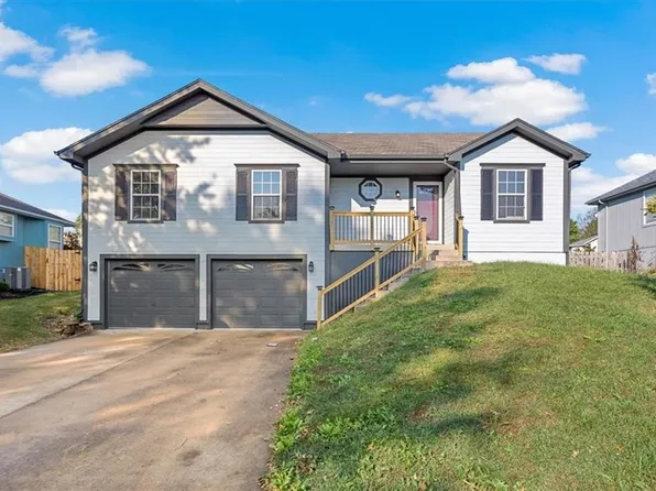 808 SW Country Hill Dr, Grain Valley, MO 64029