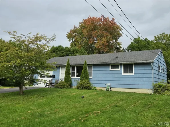 115 Oakley Dr, North Syracuse, NY 13212
