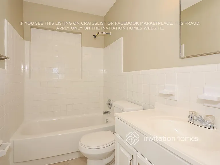 458 NE 38th St — Photo 15