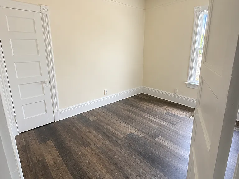 137 Hawthorne Ave #4B — Photo 6