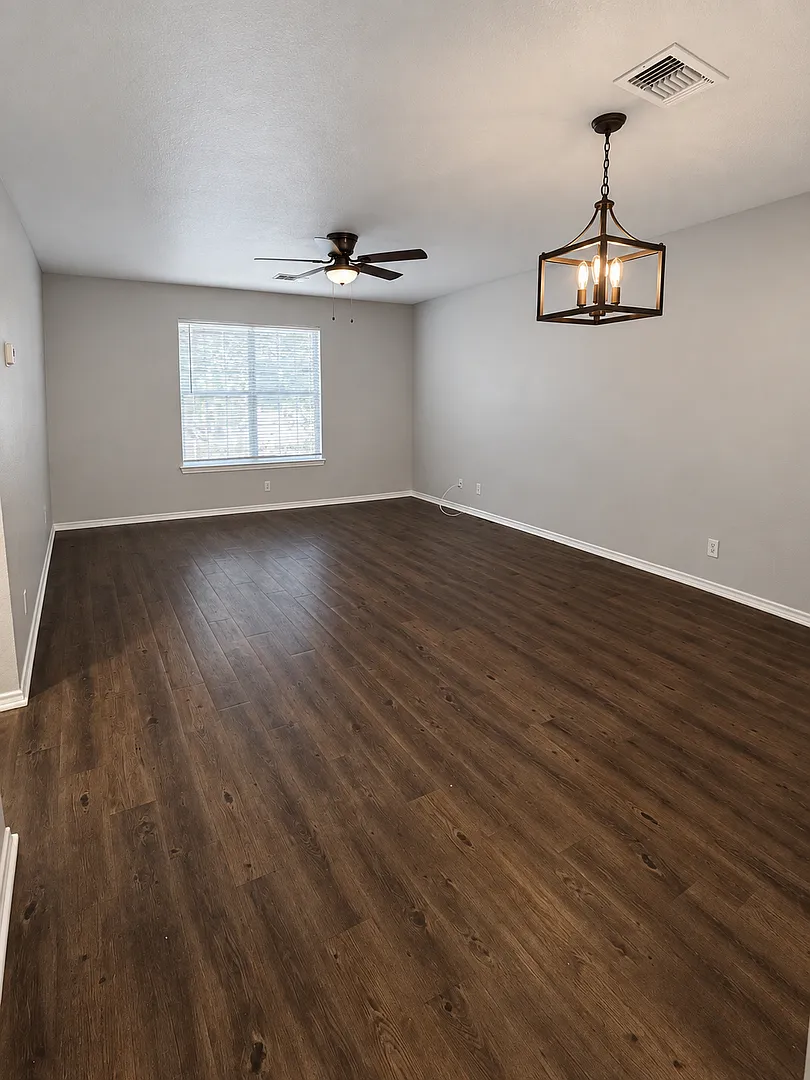 2-Bed Apartment in the Heart of Universal City — Photo 3