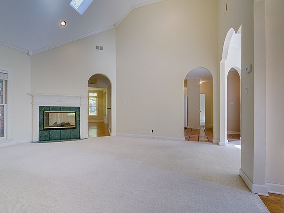 Great Room + vaulted ceiling